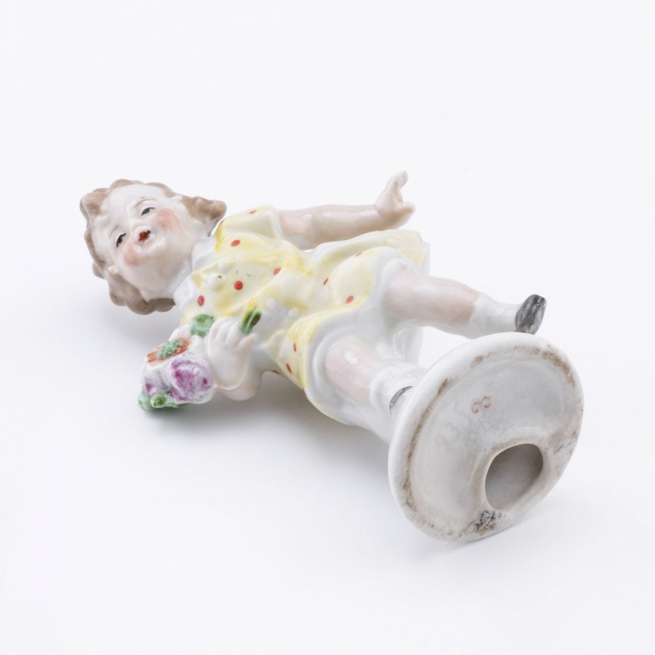 Статуэтка "Девочка с цветами", фарфор, роспись, Европа, 1940-1960 гг.