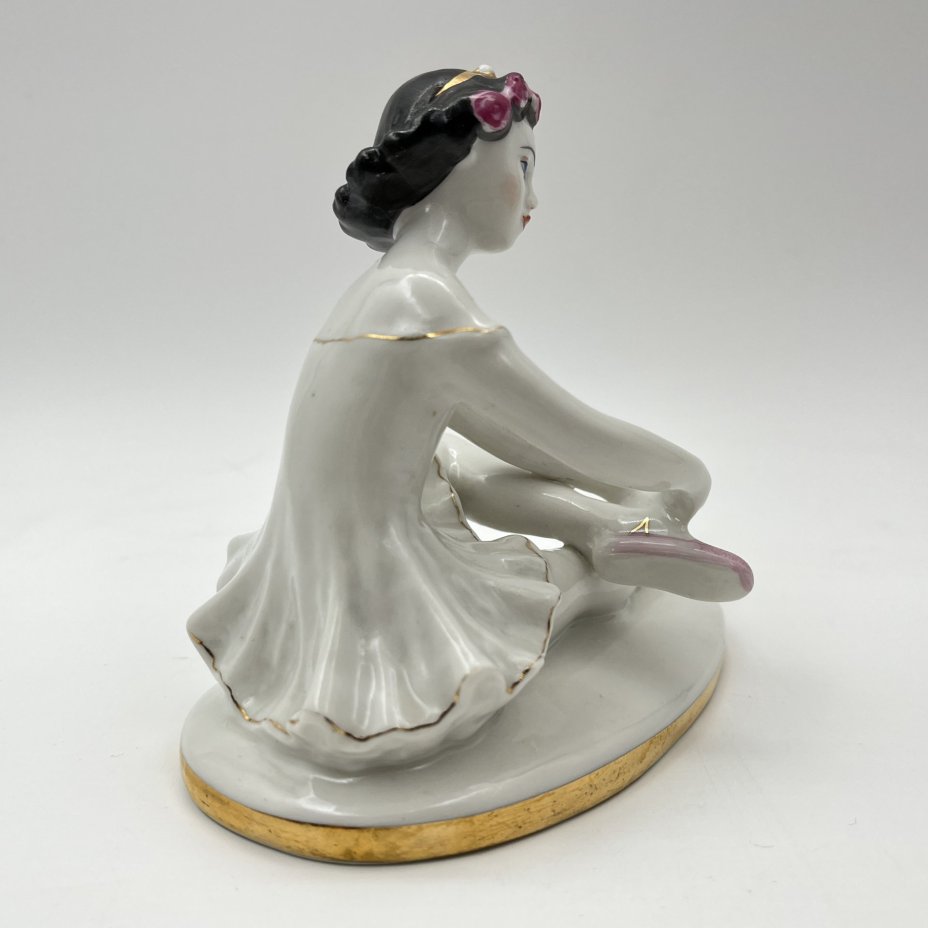 Статуэтка "Маленькая балерина" ("Машенька"), автор С.Б. Велихова, фарфор, роспись, золочение, Ленинградский фарфоровый завод (ЛФЗ), СССР, 1970-1986 гг.