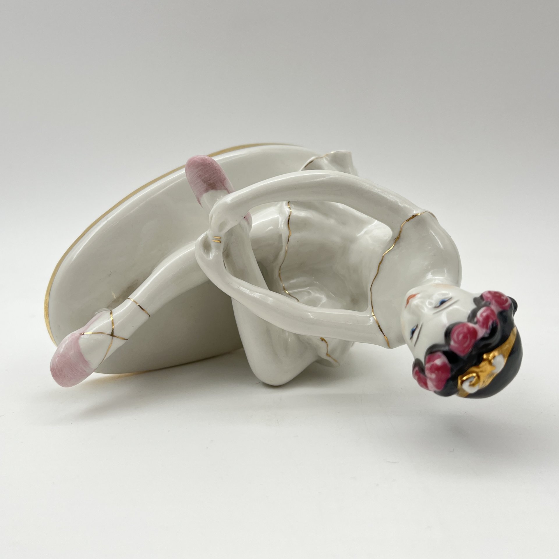 Статуэтка "Маленькая балерина" ("Машенька"), автор С.Б. Велихова, фарфор, роспись, золочение, Ленинградский фарфоровый завод (ЛФЗ), СССР, 1970-1986 гг.