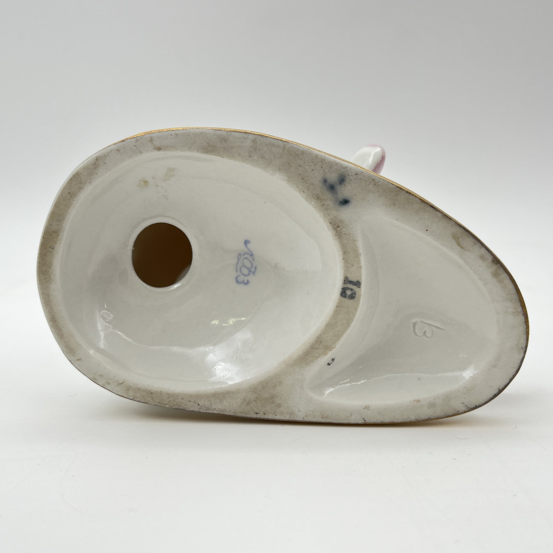 Статуэтка "Маленькая балерина" ("Машенька"), автор С.Б. Велихова, фарфор, роспись, золочение, Ленинградский фарфоровый завод (ЛФЗ), СССР, 1970-1986 гг.