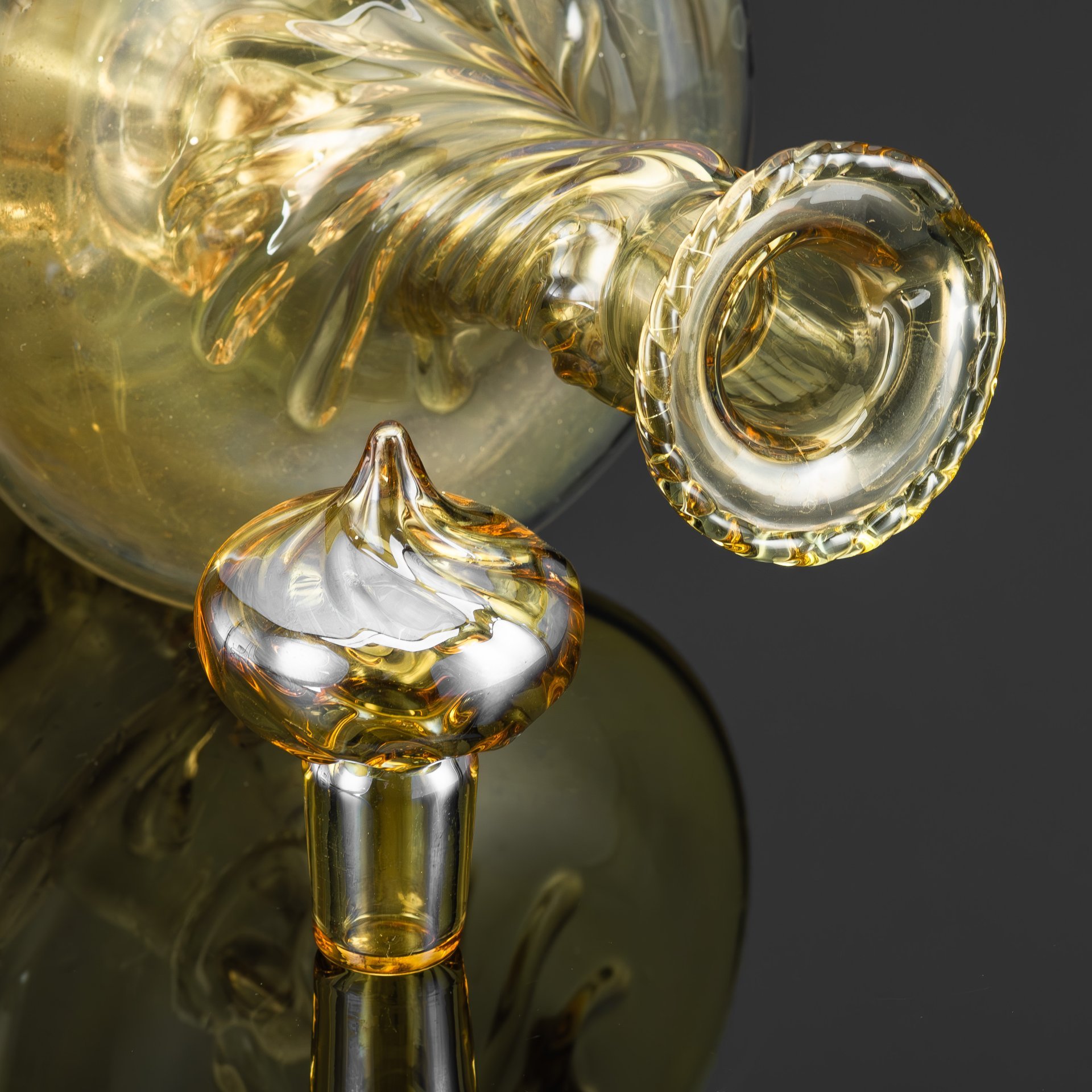 Графин "Напиться до чертиков" с медведем в бутылке, стекло, гутная техника, СССР, 1960-1980 гг.