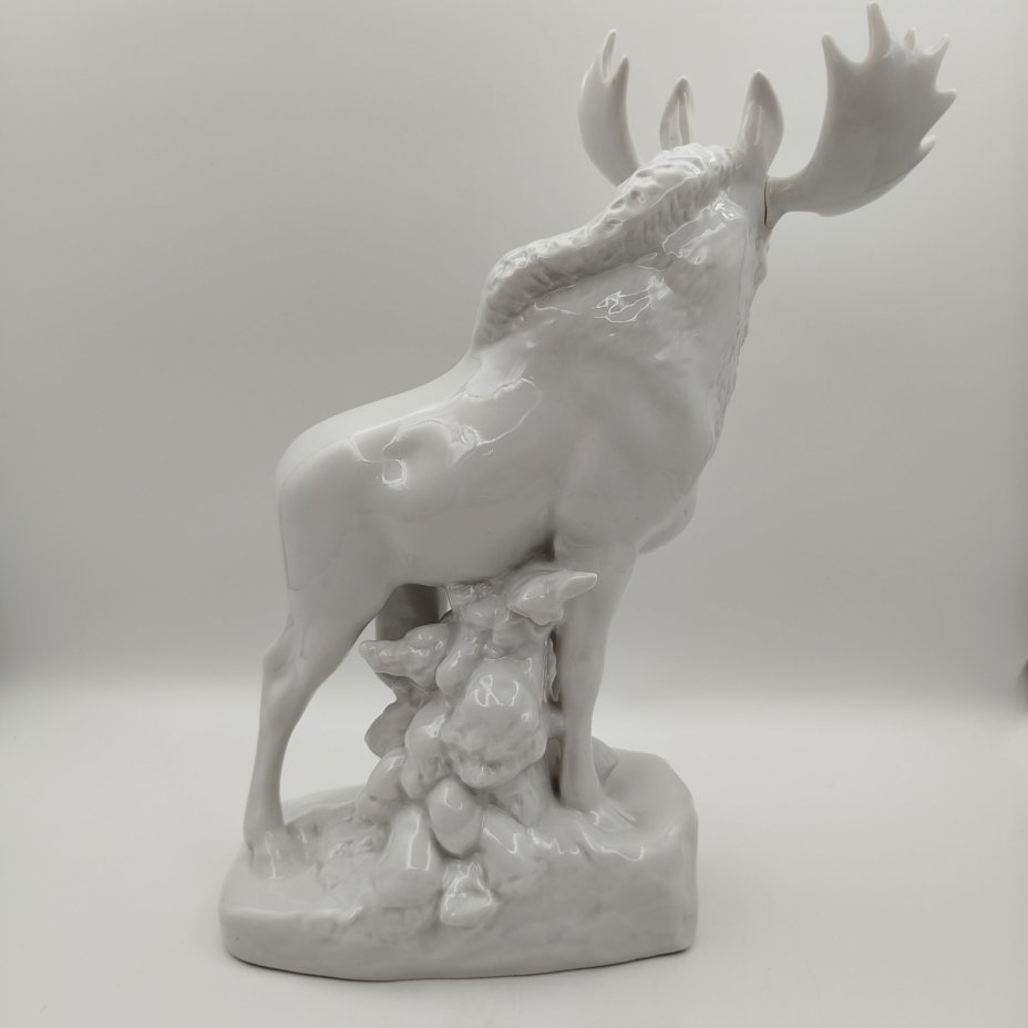 Статуэтка "Лось", скульптор Б.Я. Воробьёв, фарфор, Ленинградский фарфоровый завод (ЛФЗ), СССР, 1960-1980 гг., Ленинградский фарфоровый завод (ЛФЗ)