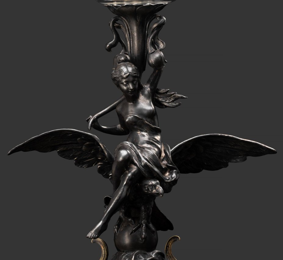 Ваза для фруктов, украшенная фигурой девушки на орле, Фабрика "Р. Плевкевич и Ко"