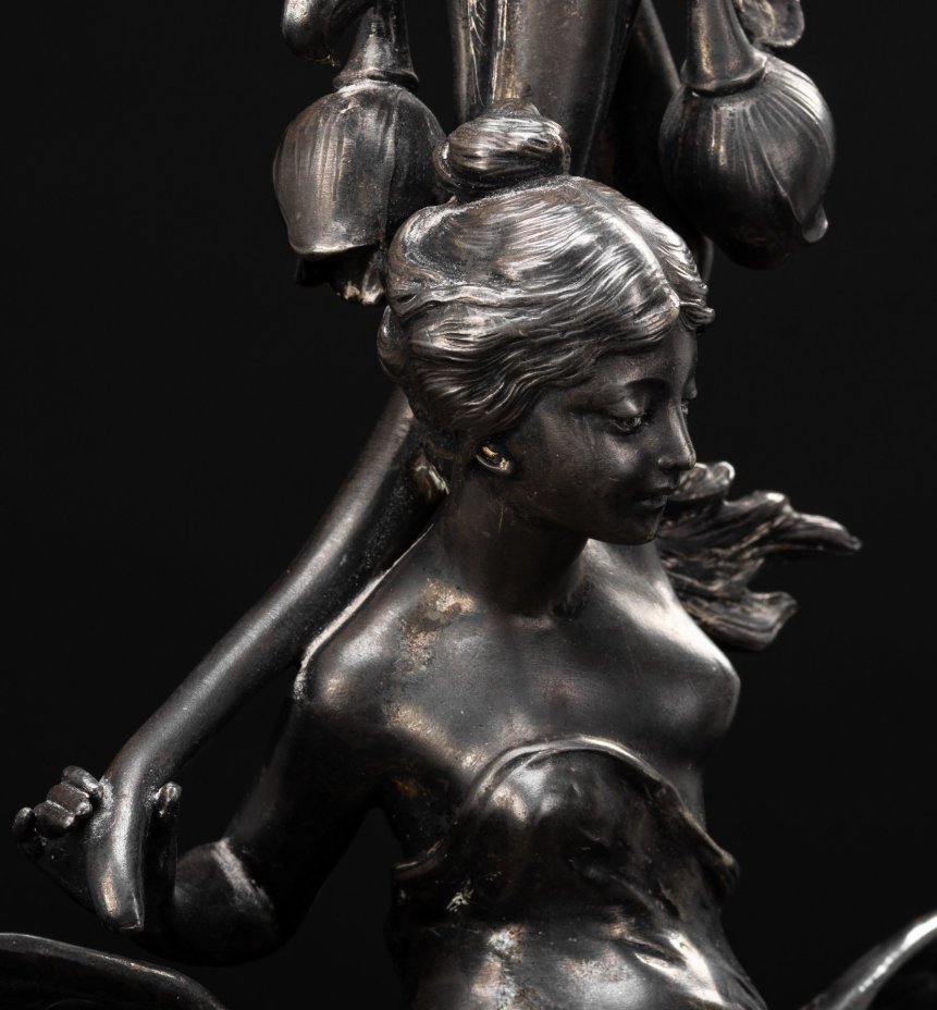 Ваза для фруктов, украшенная фигурой девушки на орле, Фабрика "Р. Плевкевич и Ко"