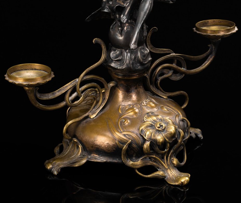 Ваза для фруктов, украшенная фигурой девушки на орле, Фабрика "Р. Плевкевич и Ко"