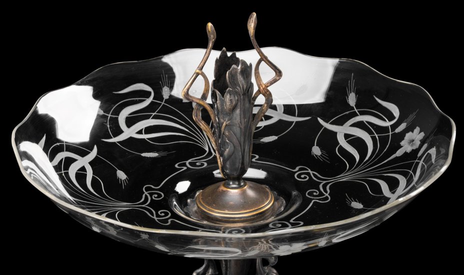 Ваза для фруктов, украшенная фигурой девушки на орле, Фабрика "Р. Плевкевич и Ко"