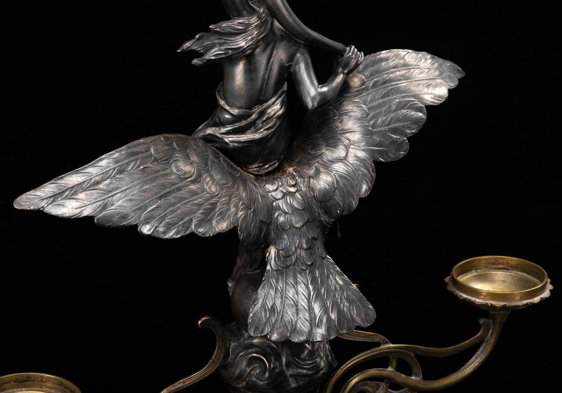 Ваза для фруктов, украшенная фигурой девушки на орле, Фабрика "Р.Плевкевич и Ко", латунь, серебрение, стекло, травление, резьба, Российская империя, 1890-1900 гг.