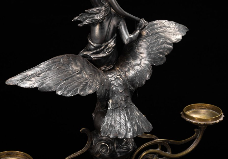 Ваза для фруктов, украшенная фигурой девушки на орле, Фабрика "Р. Плевкевич и Ко"