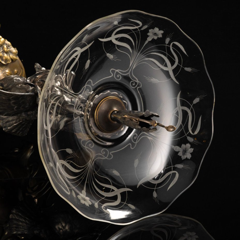 Ваза для фруктов, украшенная фигурой девушки на орле, Фабрика "Р. Плевкевич и Ко"