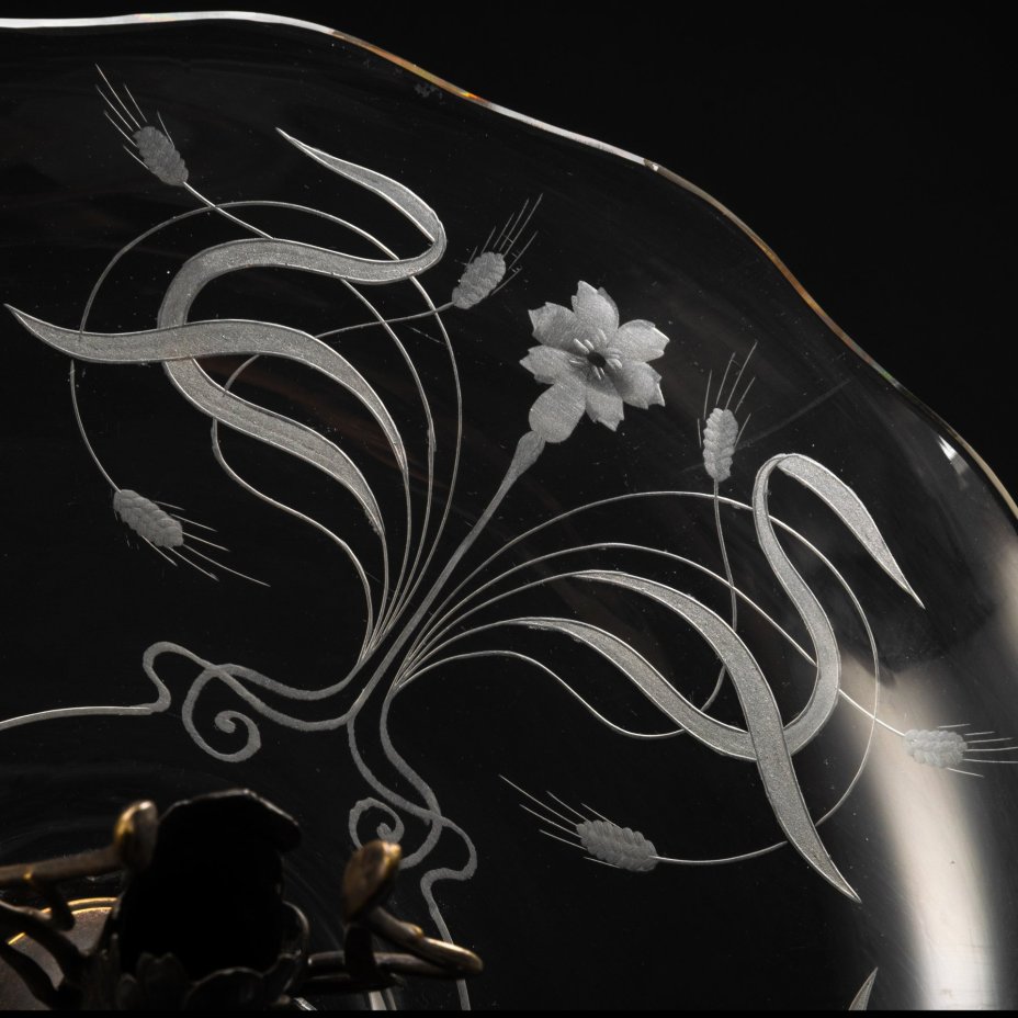 Ваза для фруктов, украшенная фигурой девушки на орле, Фабрика "Р. Плевкевич и Ко"