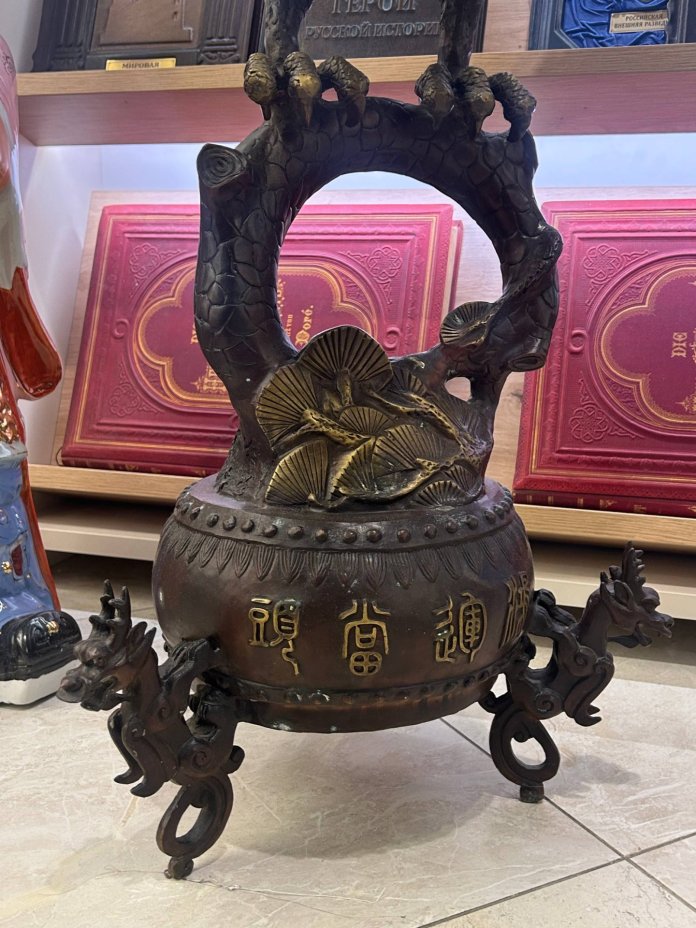 Скульптура напольная "Орел на ароматнице-триподе"