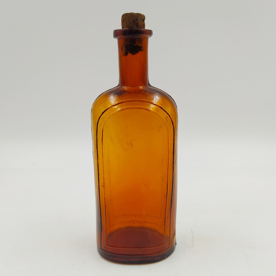 Флакон янтарного оттенка с пробкой, стекло, Западная Европа, 1900-1940 гг.