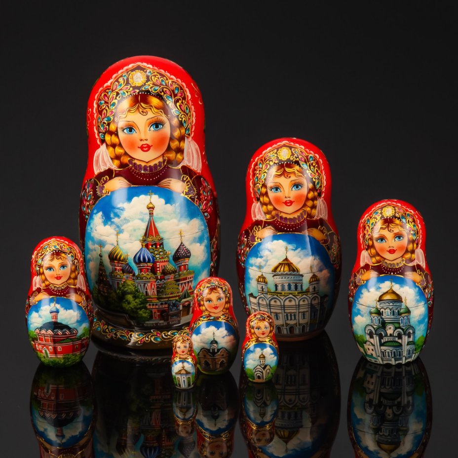 Матрешка "Москва" (7 мест), автор росписи С.А. Лонченкова, дерево, лак, роспись, золочение, Российская Федерация, 2025 г.