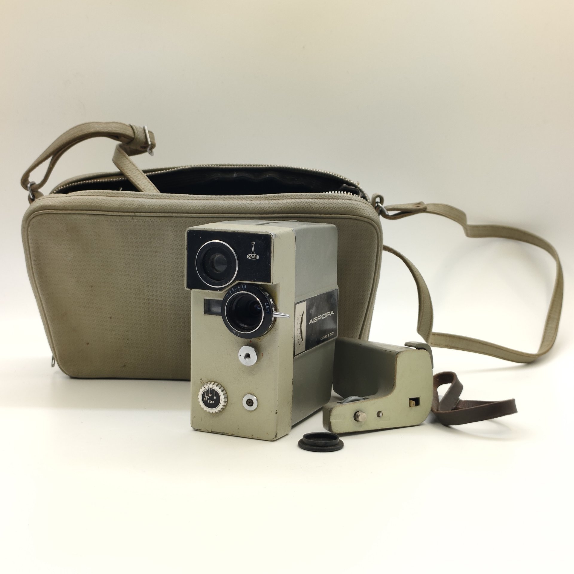 Кинокамера любительская "Аврора" в оригинальном кофре, металл, Ленинградское оптико-механическое объединение ("ЛОМО"), СССР, 1975 - 1990 гг., металл, стекло, пластик, текстиль, ЛОМО (Ленинградское оптико-механическое объединение), СССР, 1980-1990 гг.