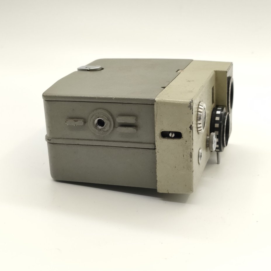 Кинокамера любительская "Аврора" в оригинальном кофре, металл, Ленинградское оптико-механическое объединение ("ЛОМО"), СССР, 1975 - 1990 гг., металл, стекло, пластик, текстиль, ЛОМО (Ленинградское оптико-механическое объединение), СССР, 1980-1990 гг.