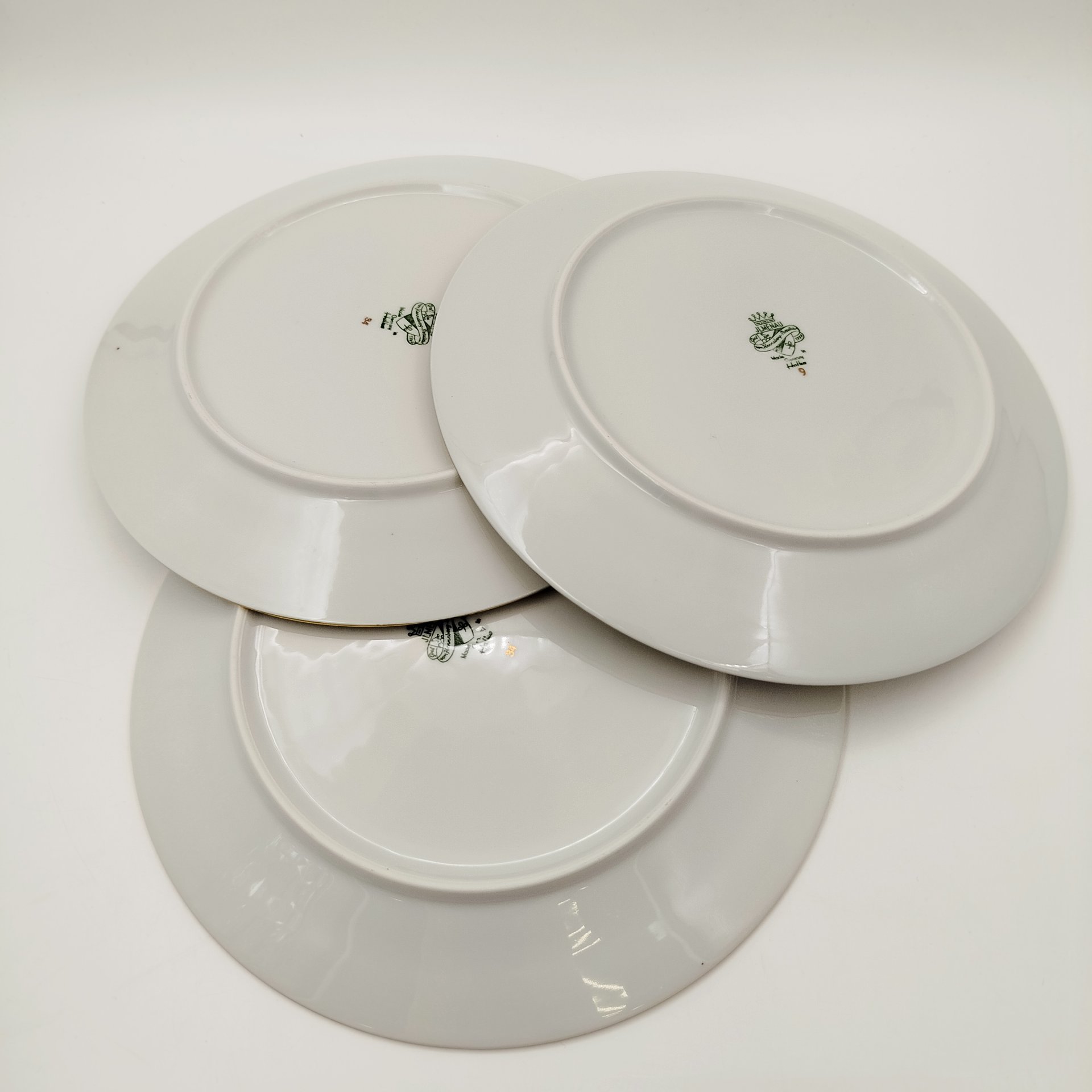 Набор из шести обеденных тарелок с цветочным декором золотистого цвета, фарфор, деколь, золочение, Graf Von Henneberg Porzellan, 1777 Jlmenau, ГДР, 1973-1977 гг.