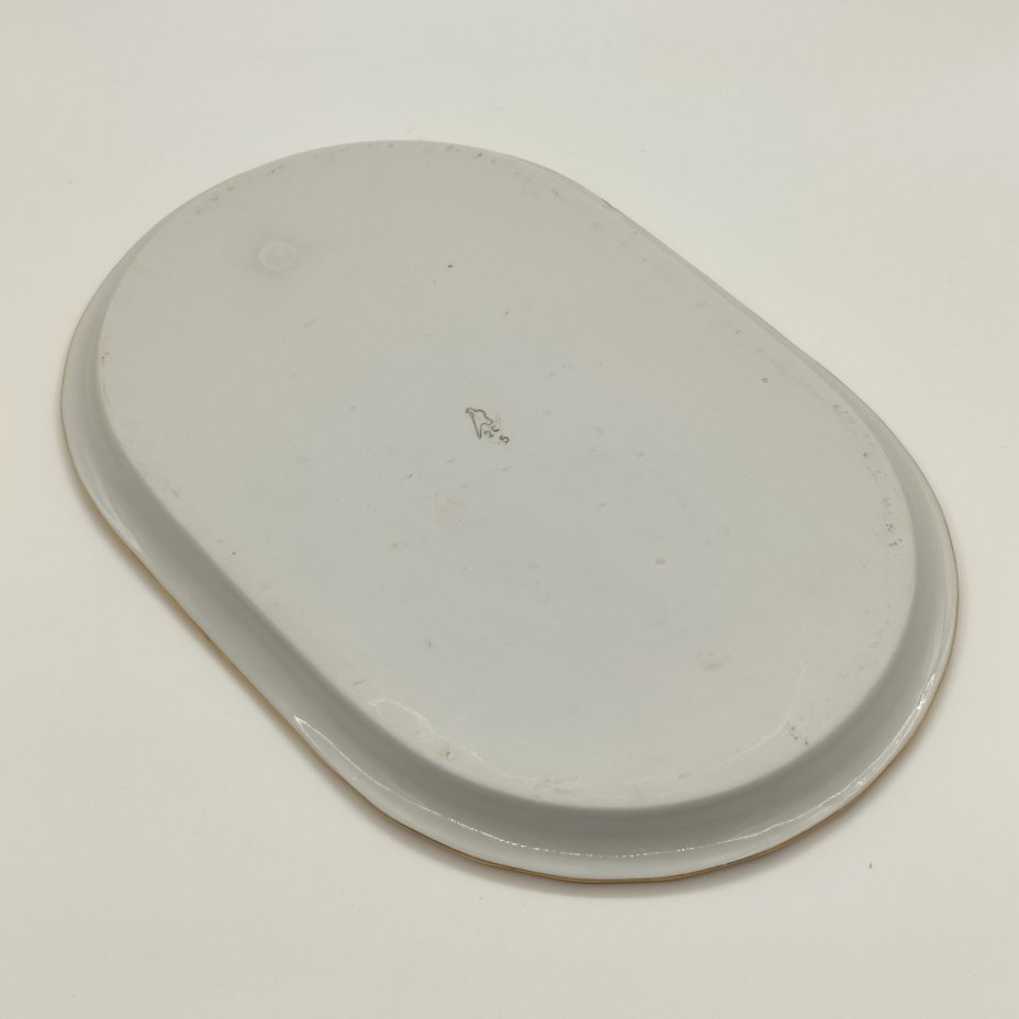 Поднос, украшенный пасторальной сценой, фарфор, деколь, золочение, люстр, Дулевский фарфоровый завод (Дулёво), Россия, 2000-2020 гг.