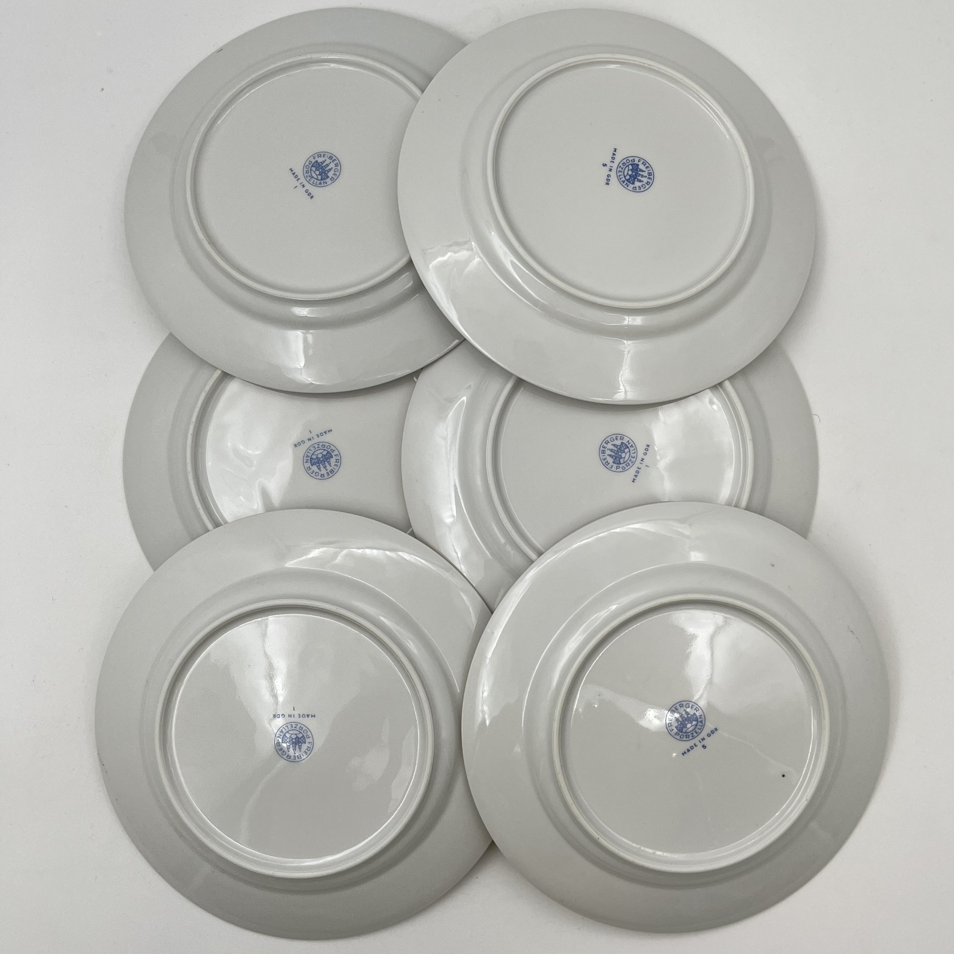 Тарелки десертные на 6 персон, украшенные цветочным декором