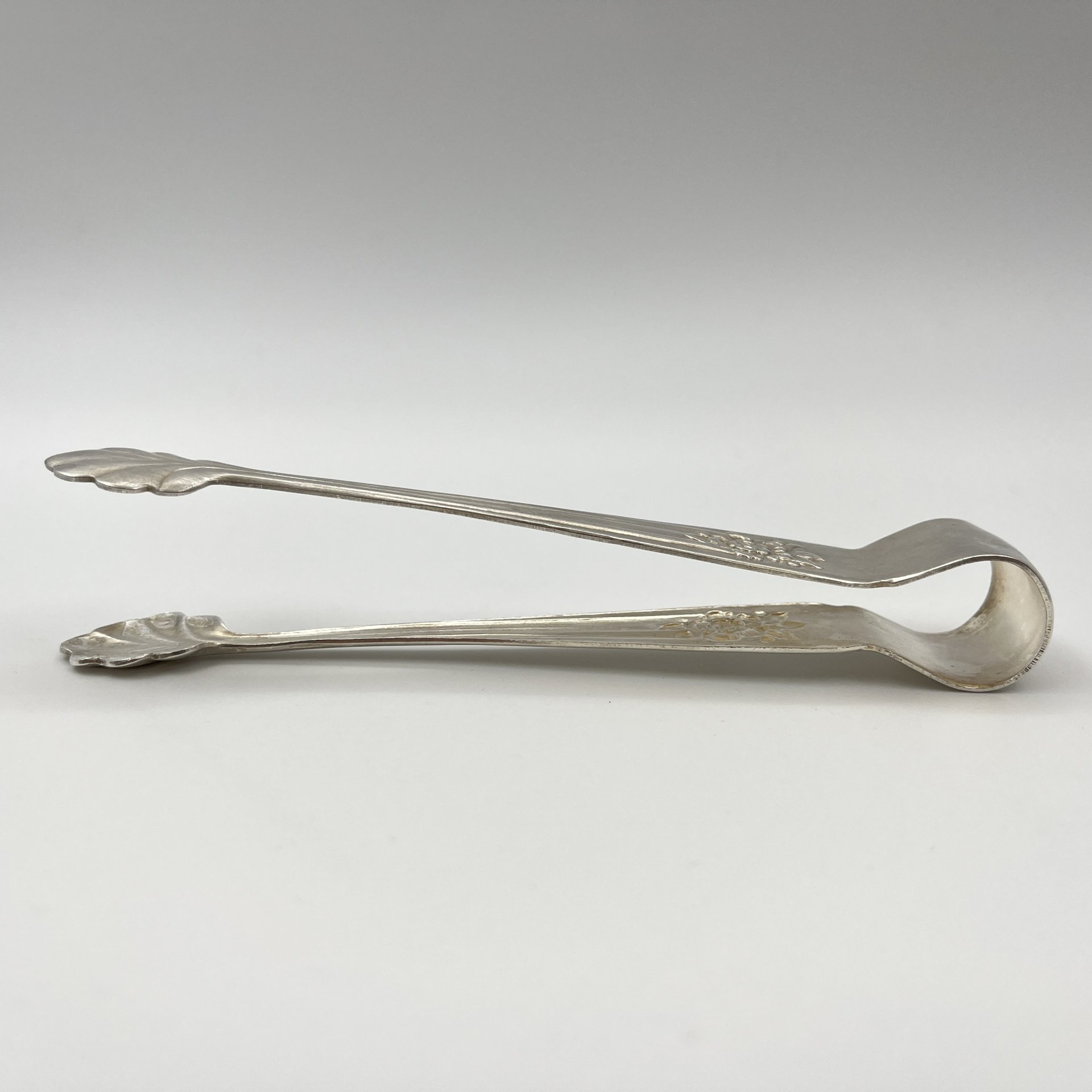 Щипцы для сахара  "Серебряная роза", мНЦ (медь-никель-цинк), Кольчугинский завод цветных металлов, СССР, 1960-1990 гг.