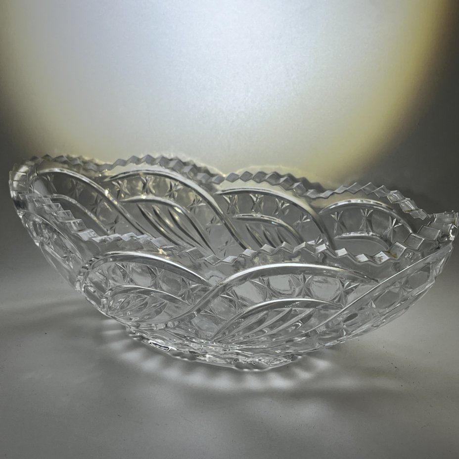 Салатник овальной формы с геометрическим декором, стекло, пресс, СССР, 1970-1990 гг.