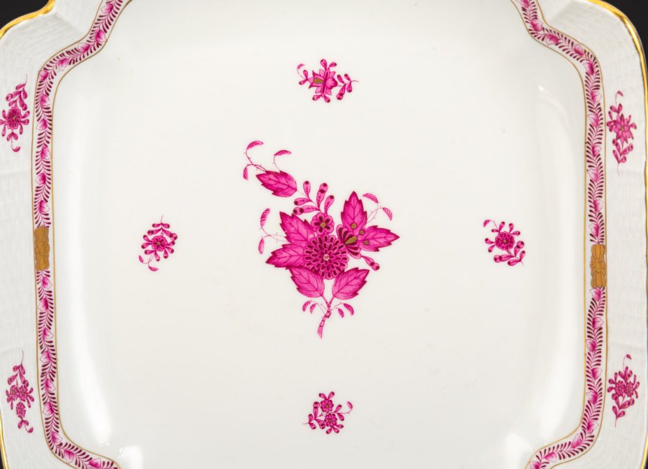 Блюдо сервировочное, выполненное в фирменном дизайне "Chinese Bouquet/Apponyi Purpur"