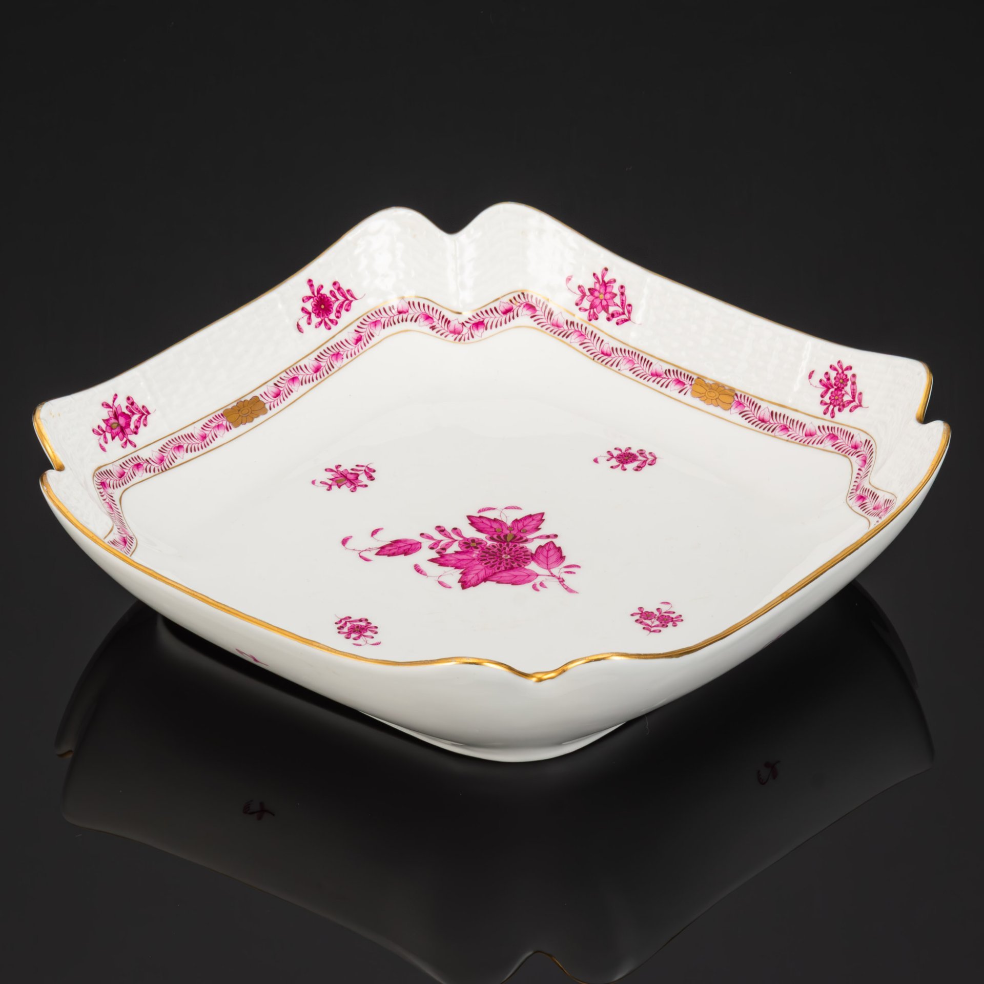 Блюдо сервировочное, выполненное в фирменном дизайне "Chinese Bouquet/Apponyi Purpur", Herend (Херенд)