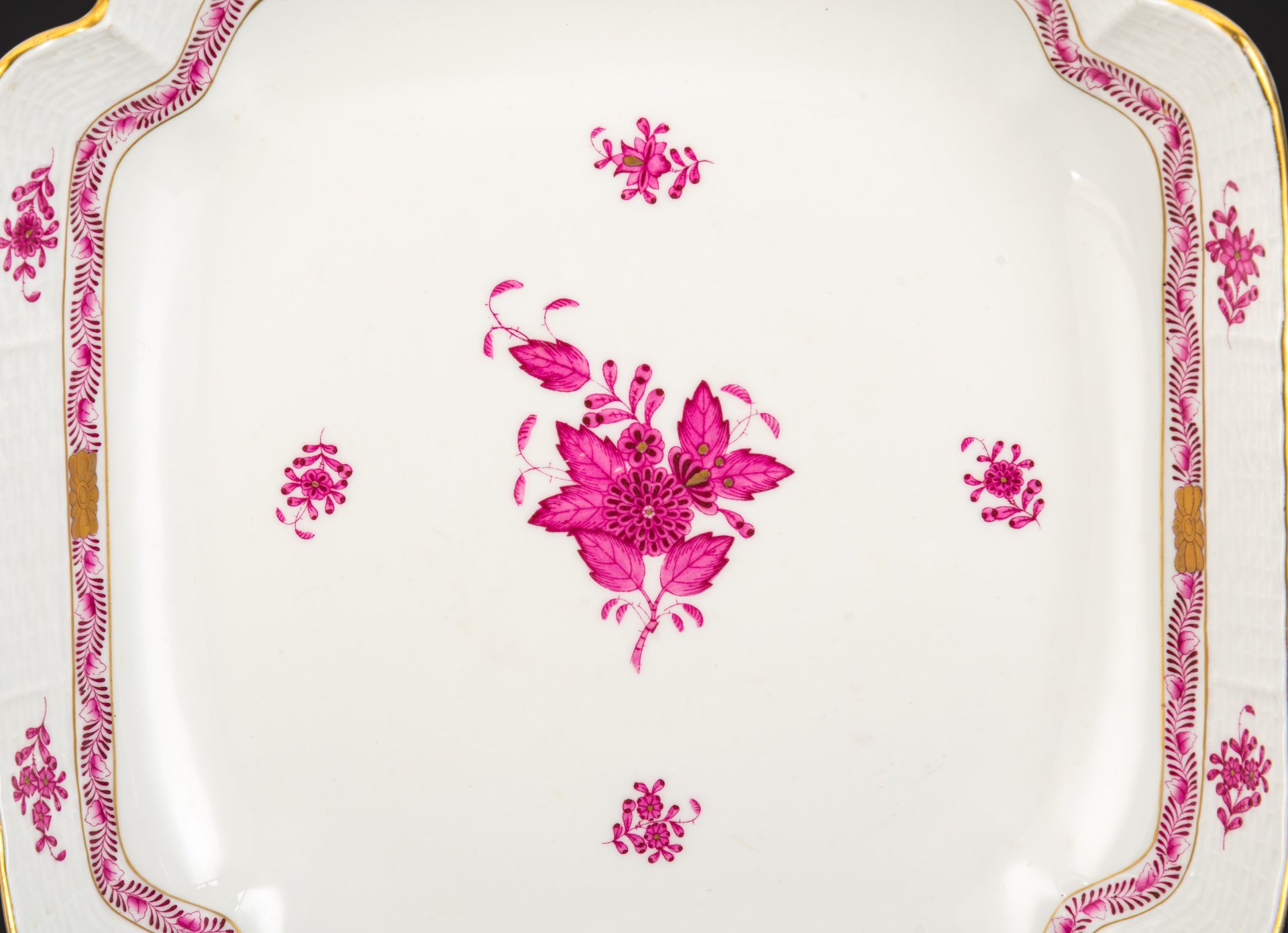 Блюдо сервировочное, выполненное в фирменном дизайне "Chinese Bouquet/Apponyi Purpur", Herend (Херенд)