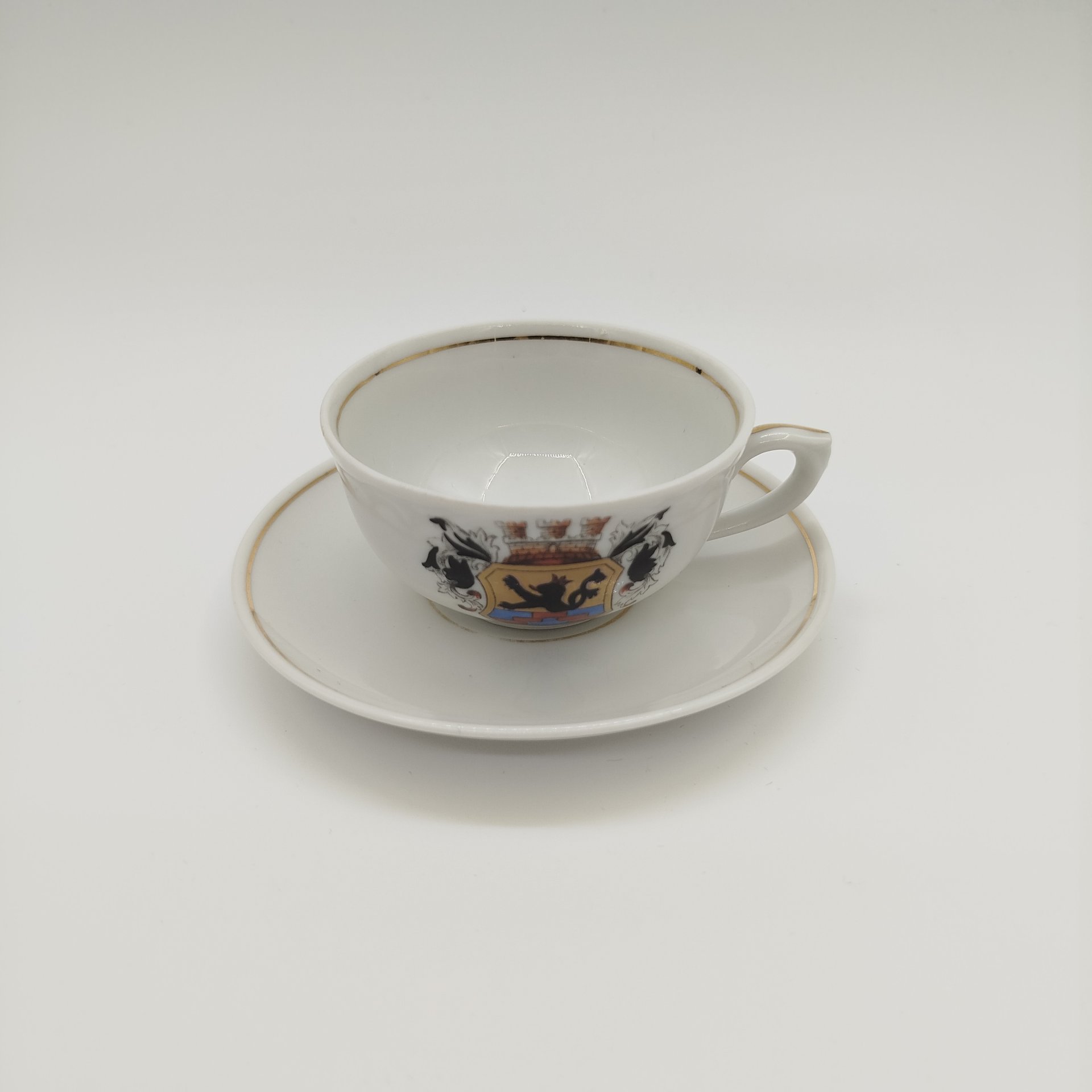 Кофейная пара сувенирная, украшенная гербом города Sellin-a-Rugen, фарфор, обводка, деколь с подрисовкой, золочение, ГДР, 1960-1980 гг.