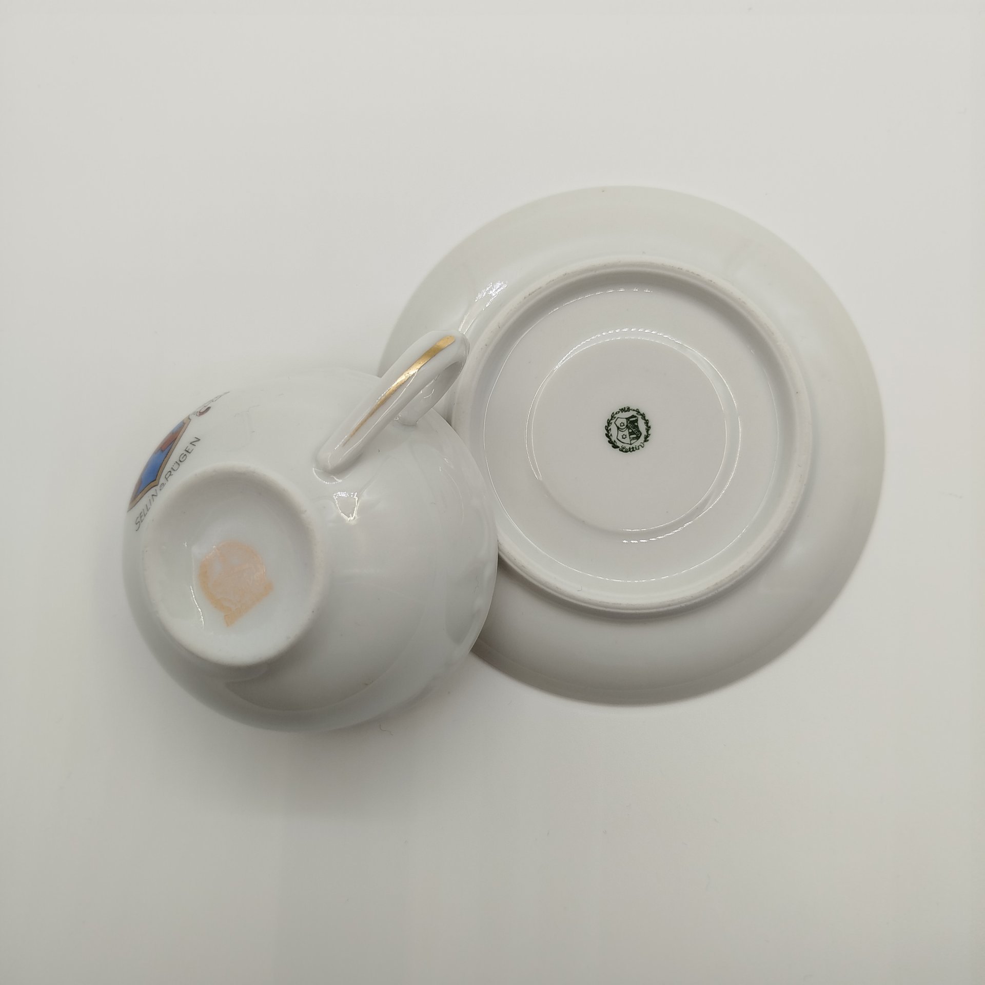 Кофейная пара сувенирная, украшенная гербом города Sellin-a-Rugen, фарфор, обводка, деколь с подрисовкой, золочение, ГДР, 1960-1980 гг.