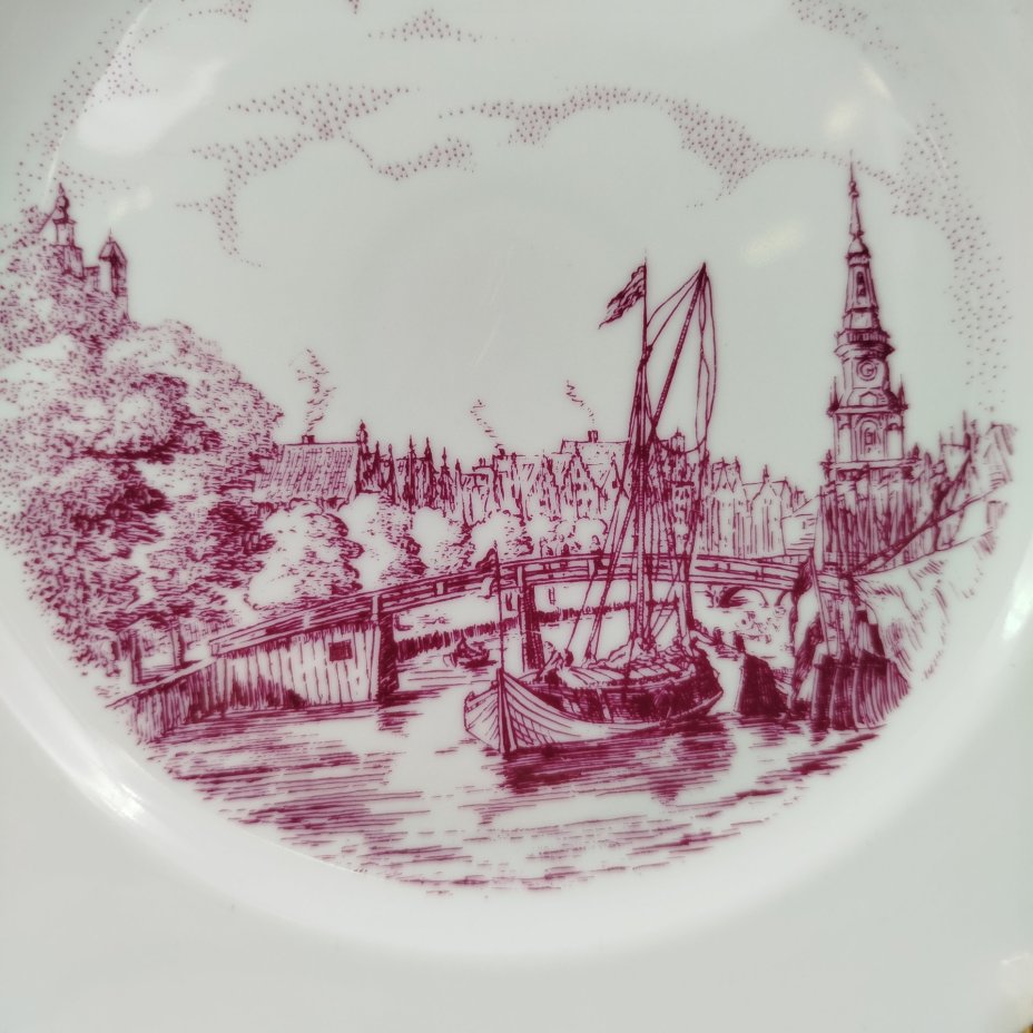 Блюдо "Helena" с пейзажным декором, фарфор, деколь, золочение, Graf Von Henneberg Porzellan, 1777 Jlmenau, ГДР, 1977-1990 гг.