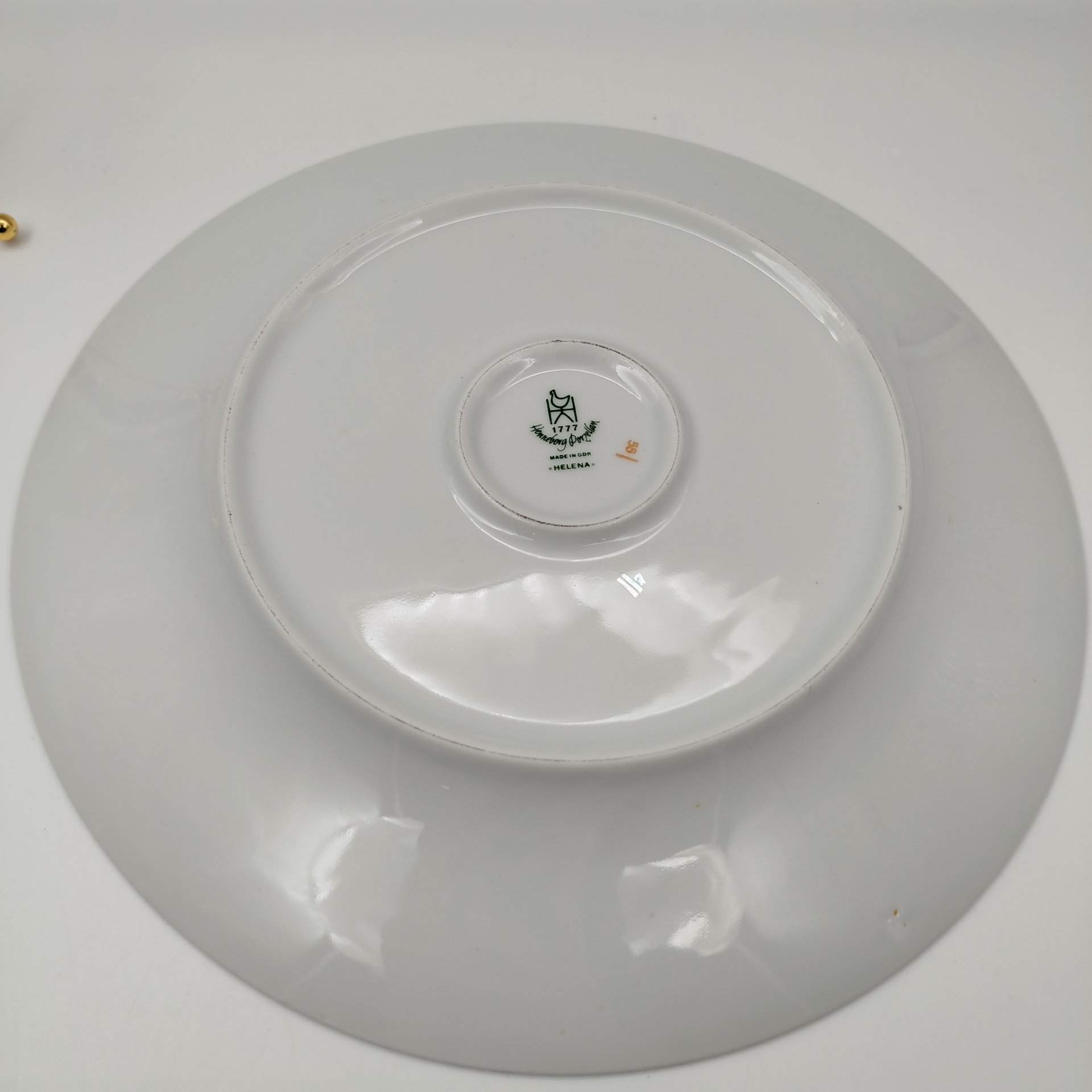 Блюдо "Helena" с пейзажным декором, фарфор, деколь, золочение, Graf Von Henneberg Porzellan, 1777 Jlmenau, ГДР, 1977-1990 гг.
