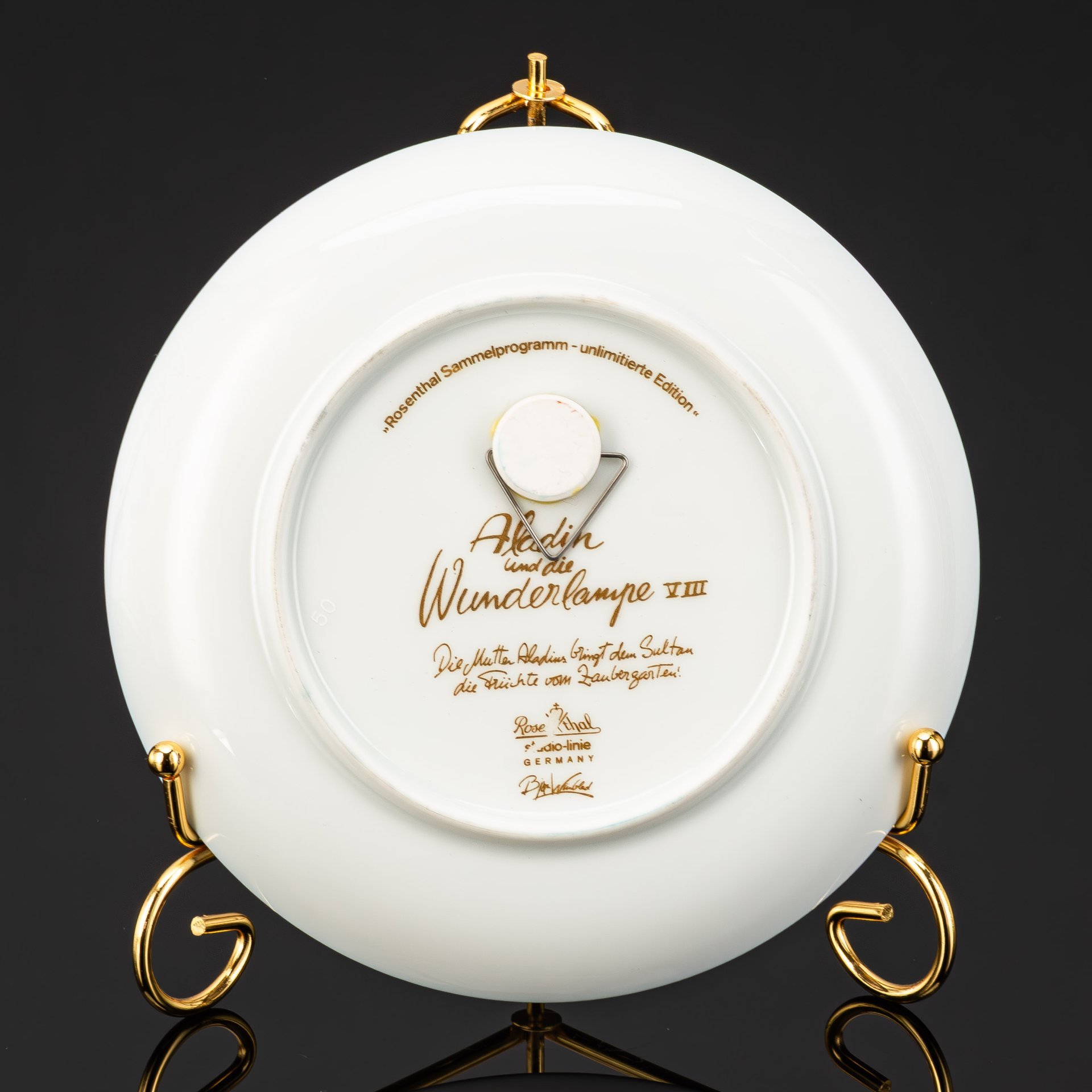 Тарелка настенная из серии "Aladin und Wunderlampe" ("Аладин и волшебная лампа") по мотивам сказки "Тысяча и одна ночь",  дизайнер Bjorn Wiinblad, фарфор, крытье, деколь, золочение, Rosenthal (Розенталь), Германия, 1970-1980 гг.