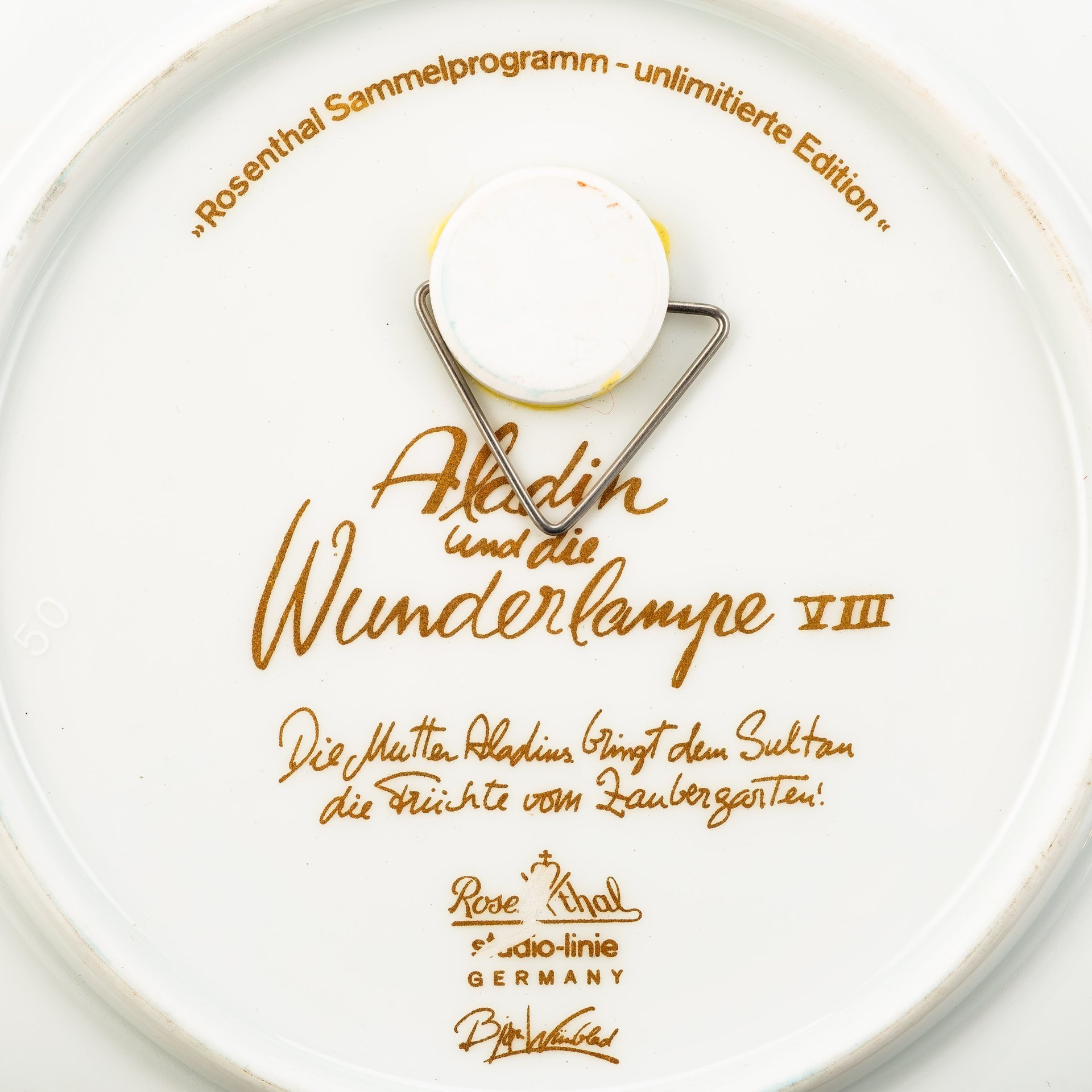 Тарелка настенная из серии "Aladin und Wunderlampe" ("Аладин и волшебная лампа") по мотивам сказки "Тысяча и одна ночь",  дизайнер Bjorn Wiinblad, фарфор, крытье, деколь, золочение, Rosenthal (Розенталь), Германия, 1970-1980 гг.