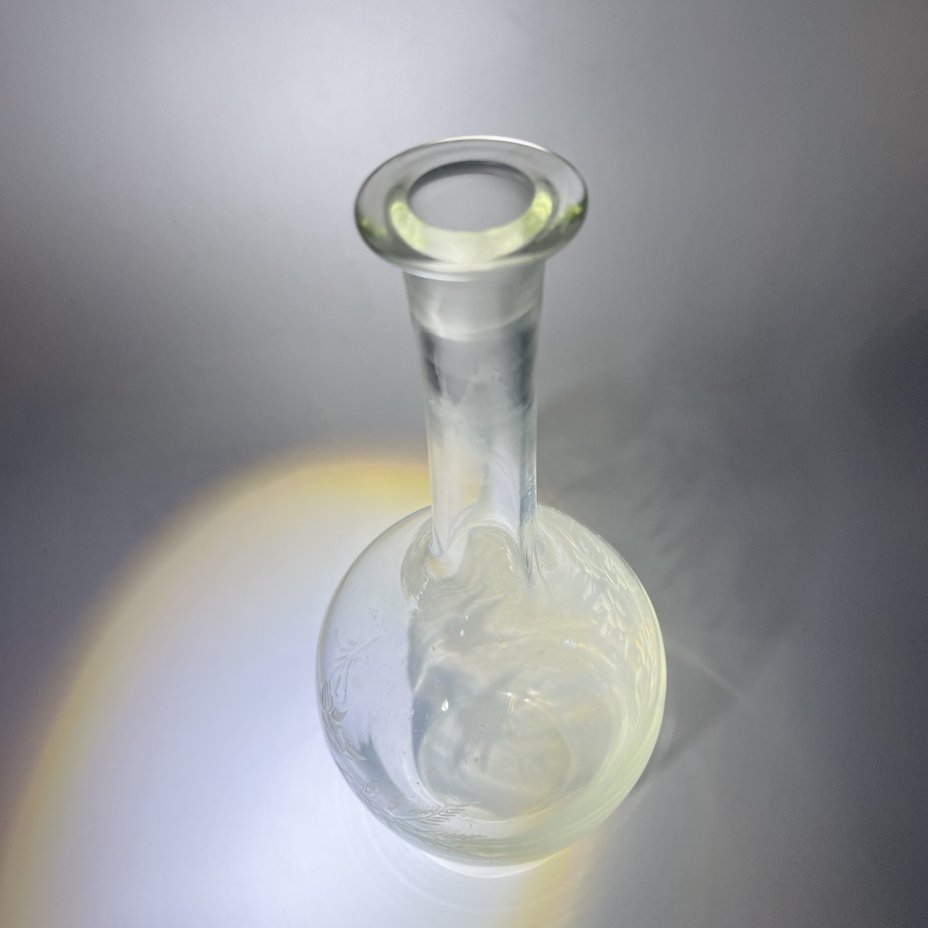 Графин с резным цветочным декором (нет пробки)