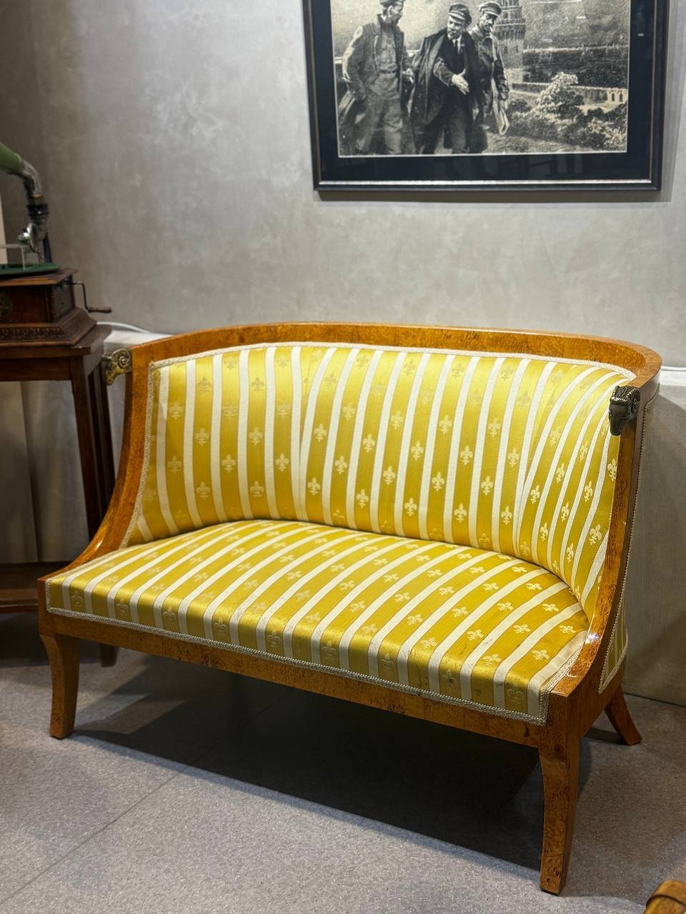 Диван в стиле Ампир