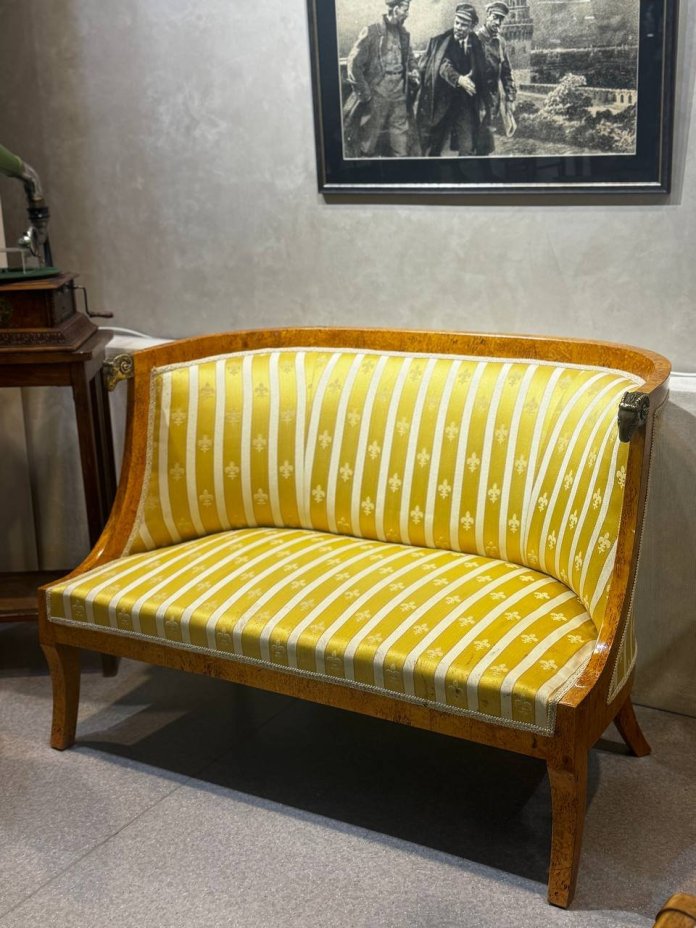 Диван в стиле Ампир