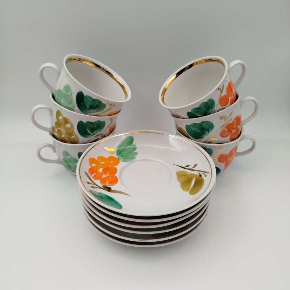 Сервиз чайный  "Вишня" на 6 персон (14 предметов), фарфор, роспись, золочение, Краснодарский фарфорово-фаянсовый завод «Чайка», СССР, 1960-1992 гг.