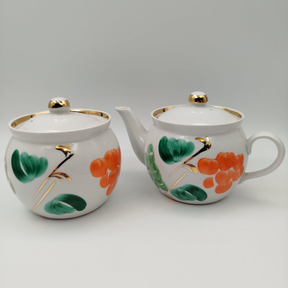 Сервиз чайный  "Вишня" на 6 персон (14 предметов), фарфор, роспись, золочение, Краснодарский фарфорово-фаянсовый завод «Чайка», СССР, 1960-1992 гг.