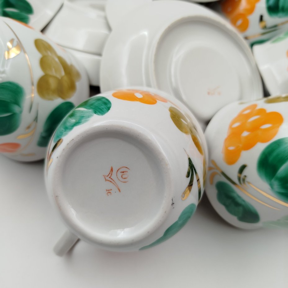 Сервиз чайный  "Вишня" на 6 персон (14 предметов), фарфор, роспись, золочение, Краснодарский фарфорово-фаянсовый завод «Чайка», СССР, 1960-1992 гг.