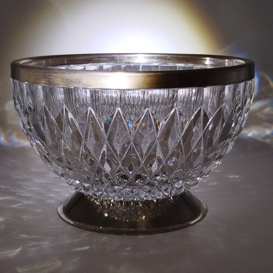 Ваза (конфетница, фруктовница) с металлической ножкой и ободком