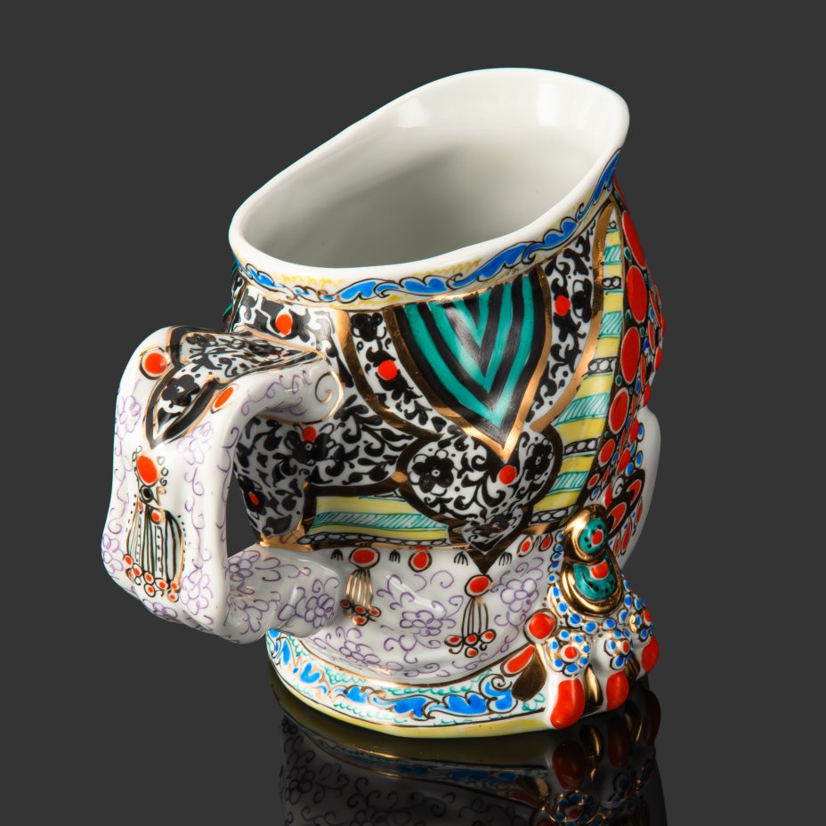 Кружка декоративная "Молоко" (с плоским дном), скульптор Данько Н.Я., художник Воробьевский А.В., Ленинградский фарфоровый завод (ЛФЗ)