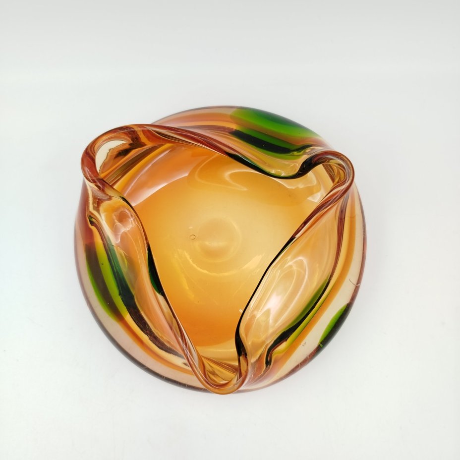 Пепельница необычной формы в янтарно-зелёной гамме