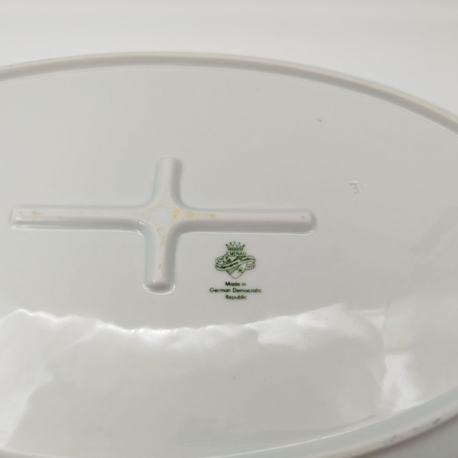 Блюдо овальное с цветочным декором в розовой гамме, фарфор, деколь, золочение, Graf Von Henneberg Porzellan, 1777 Jlmenau, ГДР, 1960-1990 гг.