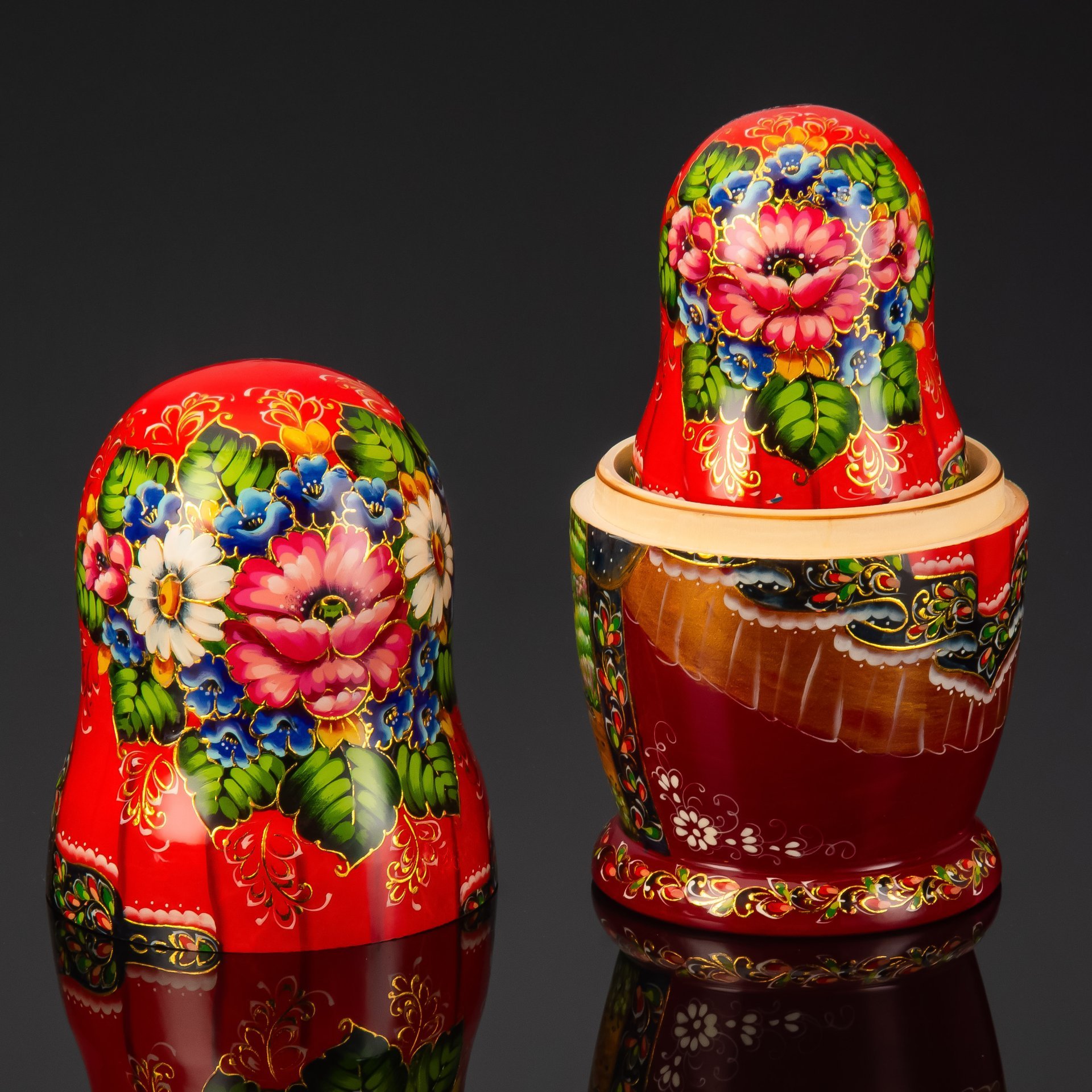 Матрешка "Летняя тройка" (7 мест), автор росписи С.А. Лонченкова, дерево, лак, роспись, золочение, Российская Федерация, 2025 г.