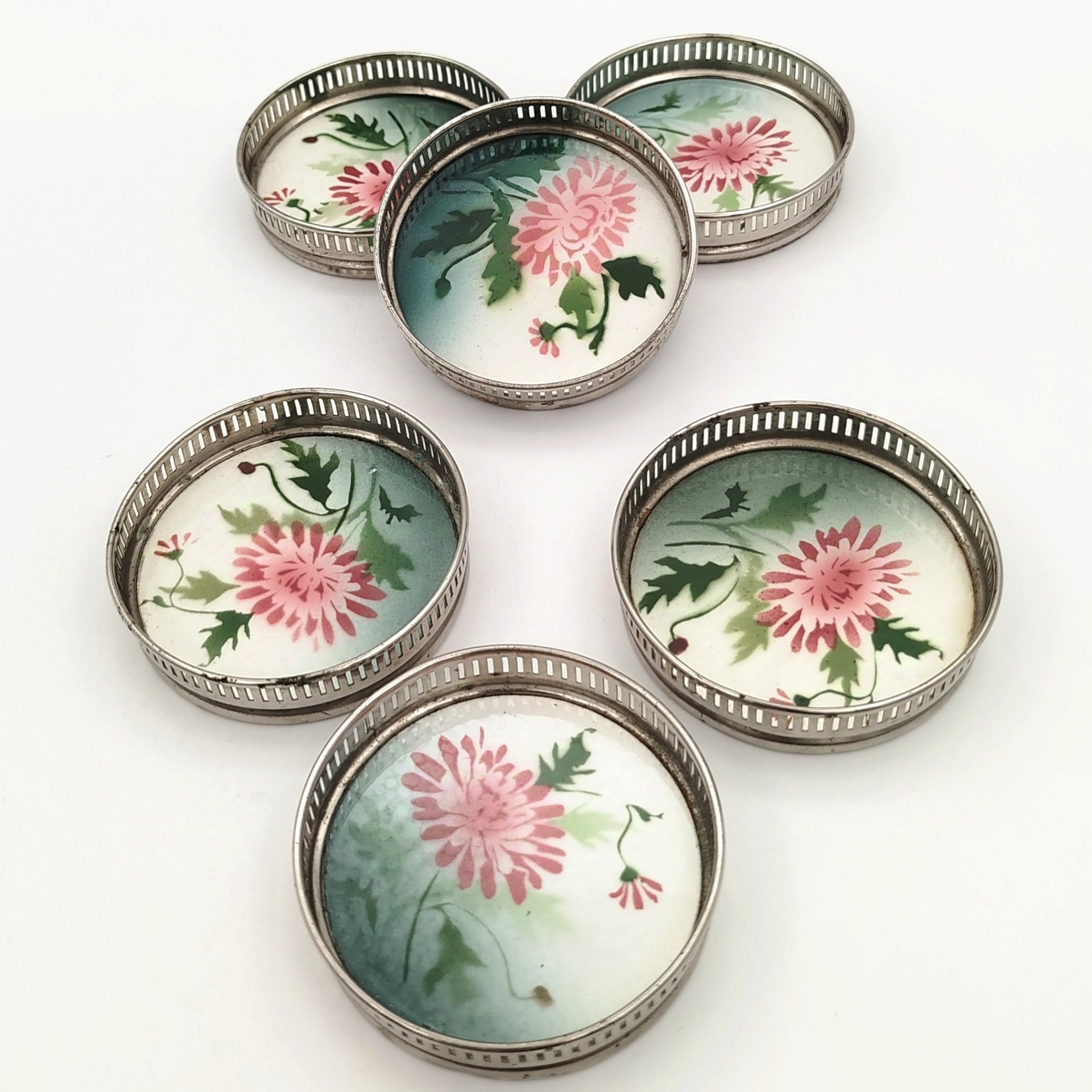 Набор из шести подставок с прорезным бортом и цветочным декором, Max Dannhorn