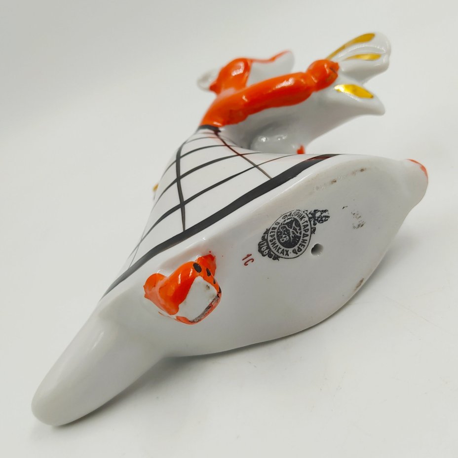 Статуэтка "Лиса с петухом", фарфор, роспись, золочение, Дмитровский фарфоровый завод (ДФЗ Вербилки), Россия, 1991-2012 гг.