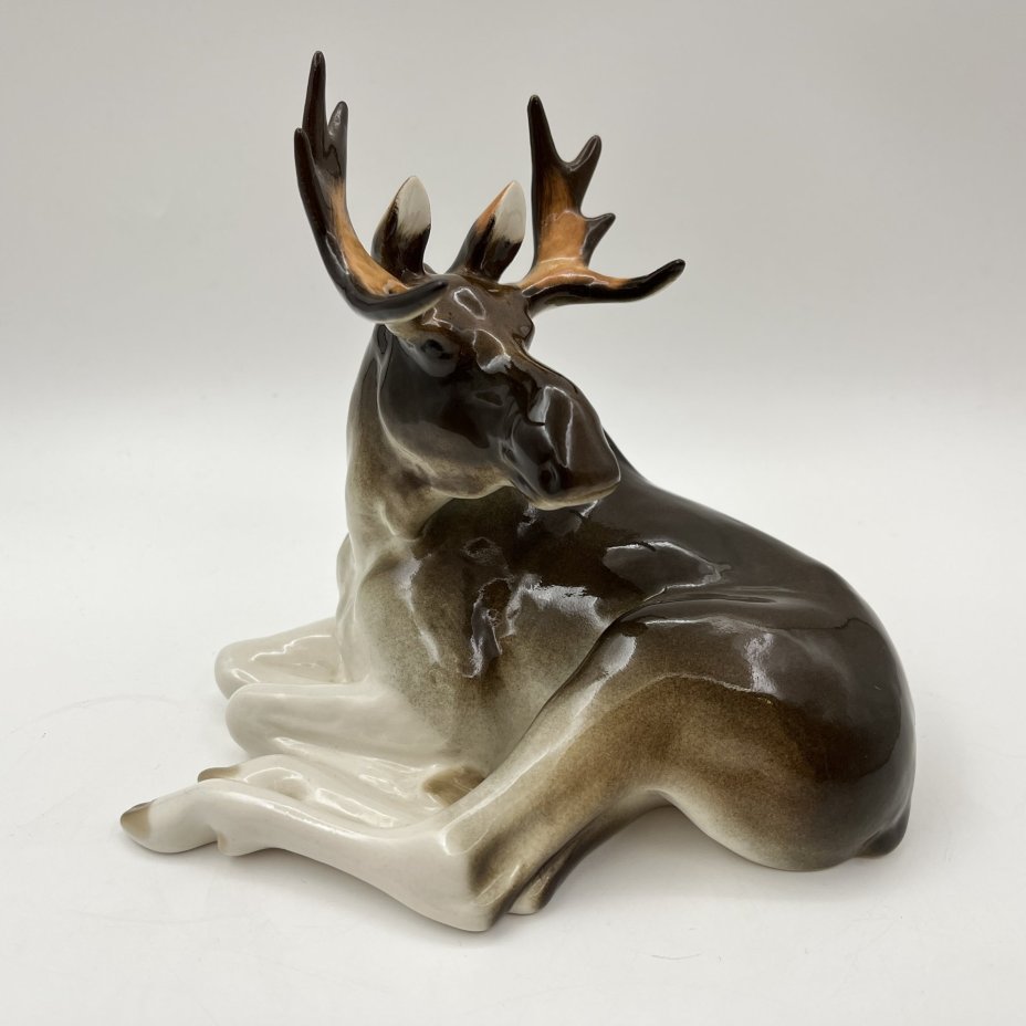 Статуэтка "Лось", скульптор П.П. Веселов, фарфор, аэрография, Ленинградский фарфоровый завод (ЛФЗ), Российская Федерация, 1991-2005 гг.