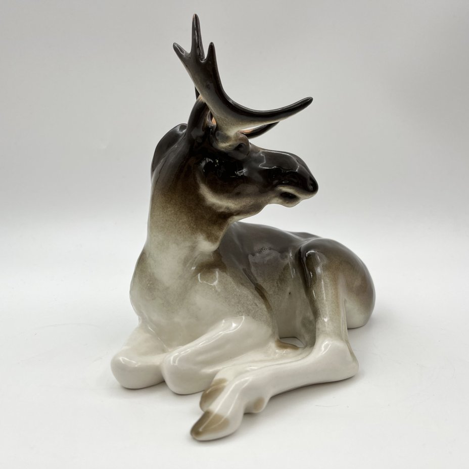 Статуэтка "Лось", скульптор П.П. Веселов, фарфор, аэрография, Ленинградский фарфоровый завод (ЛФЗ), Российская Федерация, 1991-2005 гг.