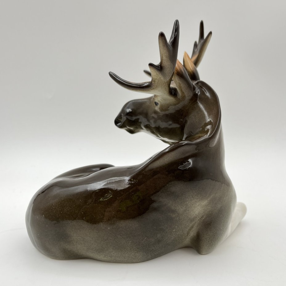 Статуэтка "Лось", скульптор П.П. Веселов, фарфор, аэрография, Ленинградский фарфоровый завод (ЛФЗ), Российская Федерация, 1991-2005 гг.