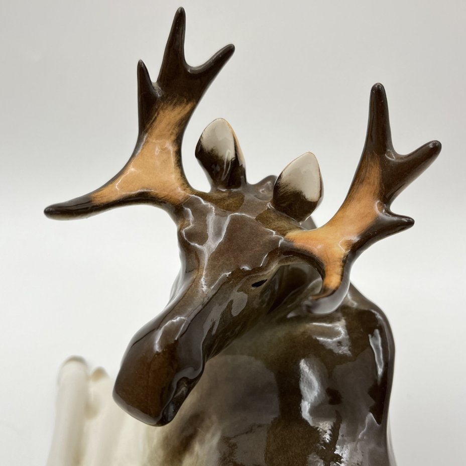 Статуэтка "Лось", скульптор П.П. Веселов, фарфор, аэрография, Ленинградский фарфоровый завод (ЛФЗ), Российская Федерация, 1991-2005 гг.